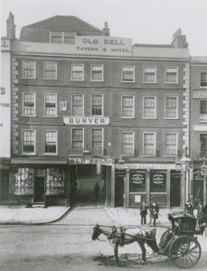 Old Bell Tavern and Hotel, London af English Photographer