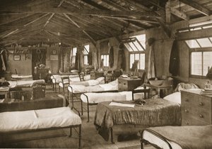 Et af soveværelserne, Donington Hall, illustration fra tyske fanger i Storbritannien (fotogravure) af English Photographer