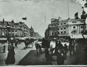 Oxford Circus, Westminster LB: ser øst, 1895 af English Photographer