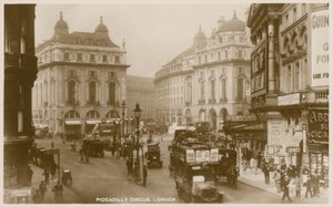 Piccadilly Circus, London af English Photographer