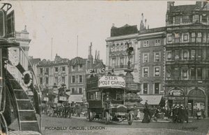 Piccadilly Circus, London af English Photographer