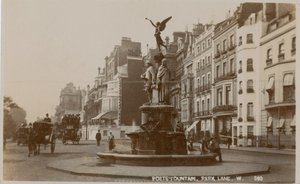 Poets Fountain, Park Lane, London af English Photographer