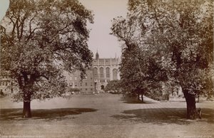 Postkort med udsigt over Temple Gardens af English Photographer