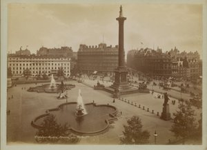 Postkort med et billede af Trafalgar Square af English Photographer