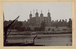 Postkort med et billede af Tower of London af English Photographer