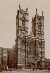 Postkort med et billede af vestfronten af Westminster Abbey af English Photographer