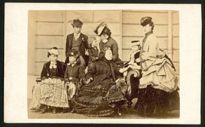 Dronning Victoria og medlemmer af hendes familie af English Photographer