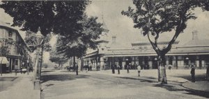 Bahnhof und Terminus Road in Eastbourne