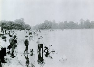 Rund dam, Kensington Gardens af English Photographer