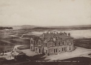 Royal and Ancient Golf Club House and Links, St. Andrews af English Photographer