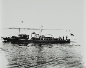 S.S. Beatrice, et skib på Themsen, 1898 af English Photographer