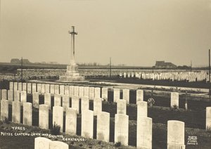 Saint-Charles de Potyze kirkegård, Ypres af English Photographer