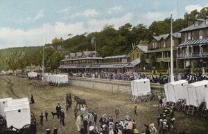 Sandown, kigger mod vest af English Photographer