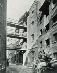 Shad Thames, London, 1890 af English Photographer