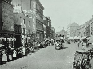 Shoreditch High Street: ser mod nord, 1896 af English Photographer