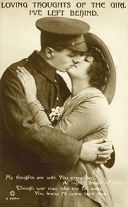 Soldat kysser en pige (s/h-billede) af English Photographer