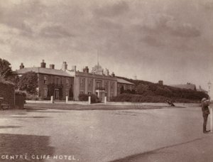 Southwold: Center Cliff Hotel (s/h-billede) af English Photographer