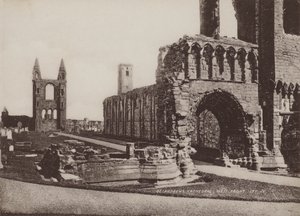 St Andrews Cathedral, West Front af English Photographer