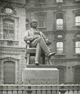 Statue af George Peabody af English Photographer
