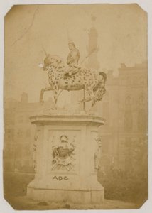 Statue af kong George I, Leicester Square, London; billede taget i 1866 af English Photographer