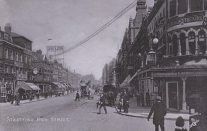 Stratford, High Street, med Borough Theatre (s/h-billede) af English Photographer