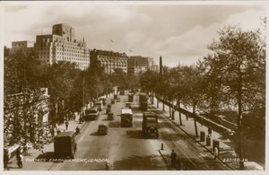 Thames Embankment, London af English Photographer