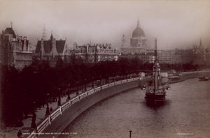 Thames Embankment fra Waterloo Bridge af English Photographer