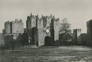 The Barbican, Alnwick Castle af English Photographer