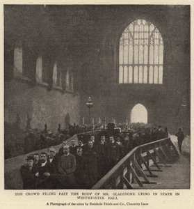 Crowd-arkiveringen forbi liget af Mr Gladstone, der ligger i staten i Westminster Hall af English Photographer