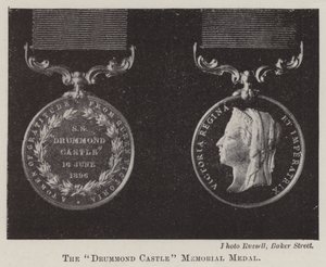 Drummond Castle Memorial Medal af English Photographer