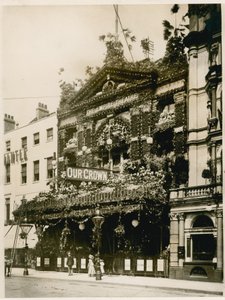 Empire Theatre, Leicester Square, London, dekoreret til dronning Victorias diamantjubilæum, juni 1897 af English Photographer