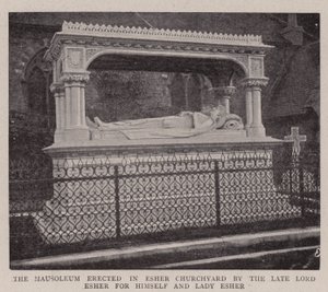 Mausoleet opført i Esher Kirkegård af den afdøde Lord Esher for ham selv og Lady Esher af English Photographer