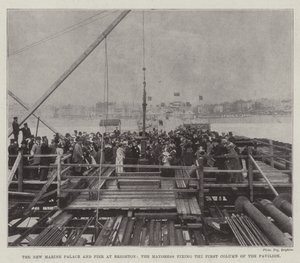 Det nye marinepalads og molen i Brighton, borgmesterinden fikserer pavillonens første søjle af English Photographer