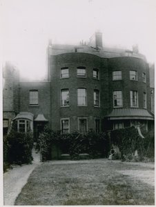 The Paragon, New Kent Road af English Photographer