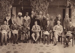 Prinsen og maharajaen Kumar i residensen, Udaipur (s/h-foto) af English Photographer