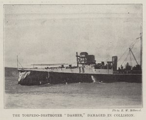 Torpedo-Destroyer Dasher, beskadiget i kollision af English Photographer