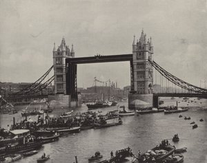 Tower Bridge, set mod øst (s/h-foto) af English Photographer