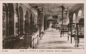 Victoria and Albert Museum, South Kensington, London af English Photographer