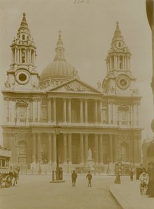 Facaden af St Pauls Cathedral af English Photographer