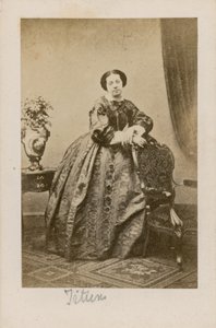 Theresa Titiens, sangerinde af English Photographer