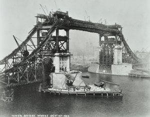 Tower Bridge under opførelse, 1892 af English Photographer