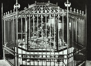 Tower of London, Tower Hill: Kronjuveler, 1890 af English Photographer