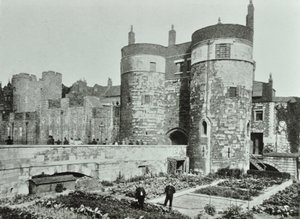Tower of London, Tower Hill: beauchamp og Byward Towers, 1895 af English Photographer