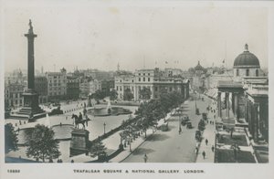 Trafalgar Square og National Gallery, London af English Photographer