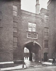 Udsigt over Lincolns Inn Gateway, London, 1876 af English Photographer