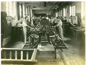 Snoet værelse, Hughes fabrik nr. 2, 1923 af English Photographer