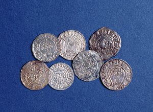 En gruppe normanniske og angevinske mønter, fra kong Vilhelm I til kong Henrik III af England, 11.-13. århundrede (sølv) (fra forsiden)