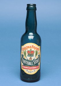 Flaske Corona Football Stout af English School