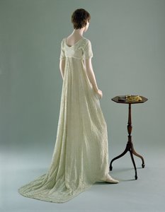 Aftenkjole, 1800 (bomuldsmuslin & glasperler) af English School