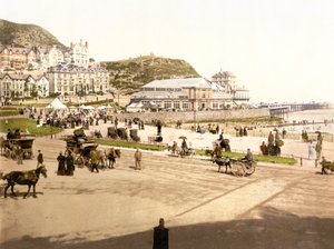 På stranden, Llandudno (håndfarvet foto) af English School